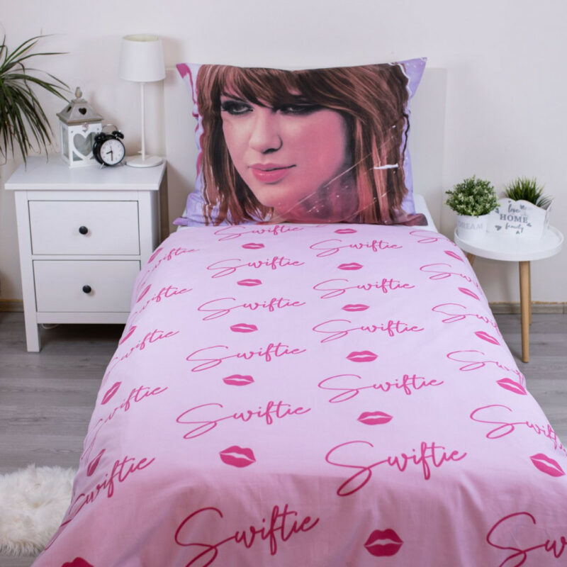 Taylor Swift Swiftie Σετ Μονή Παπλωματοθήκη Βαμβακερή 2 Τεμαχίων 140×200 και 70×90 cm 5882573