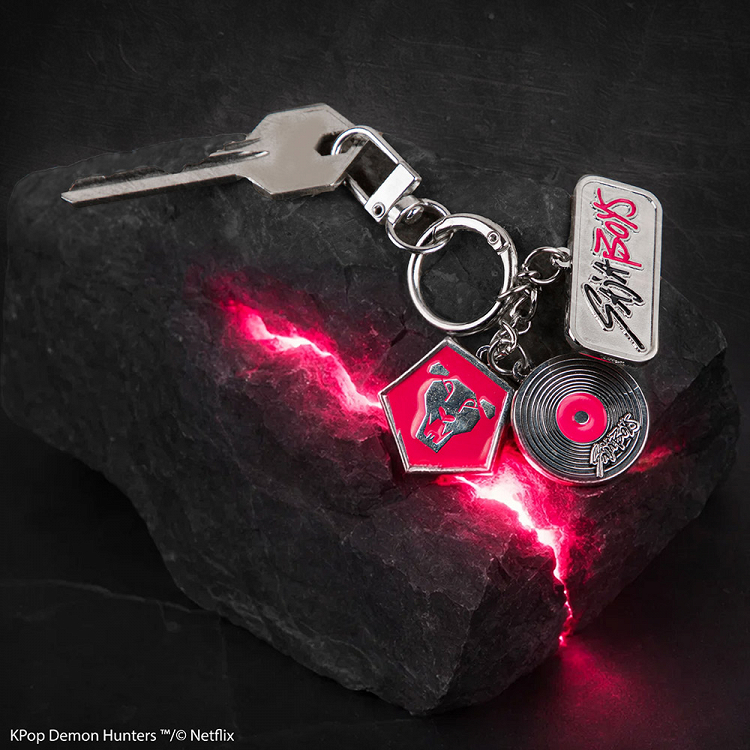 KPOP-Charm-Keychain-Saja-Boys-Lifestyle1-4895205625617-CR2852 5666863